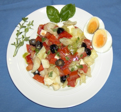 Foto des Oliven-Basilikum-Salats
